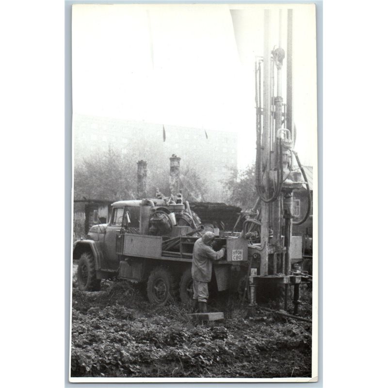 WORKERS Old CAR machine for drilling ZIL Palification USSR Soviet Orig Photo