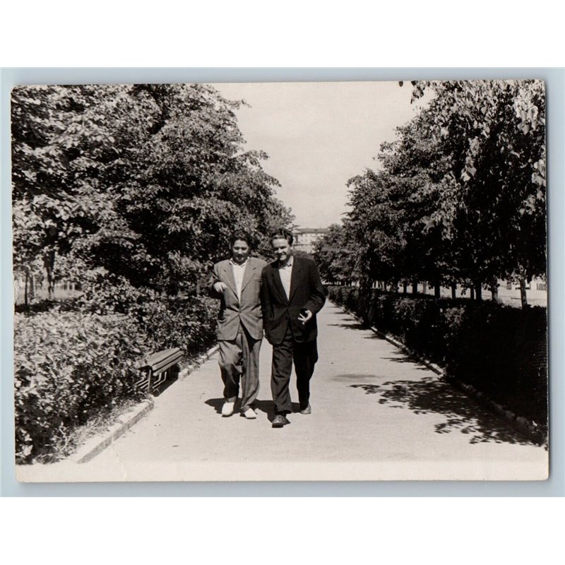 1957 HANDSOME MEN walking in Park Friends Gay Int Russian Photo